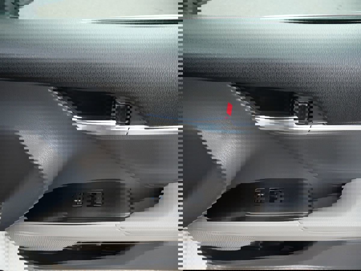 Used 2022 Toyota Camry LE image 17