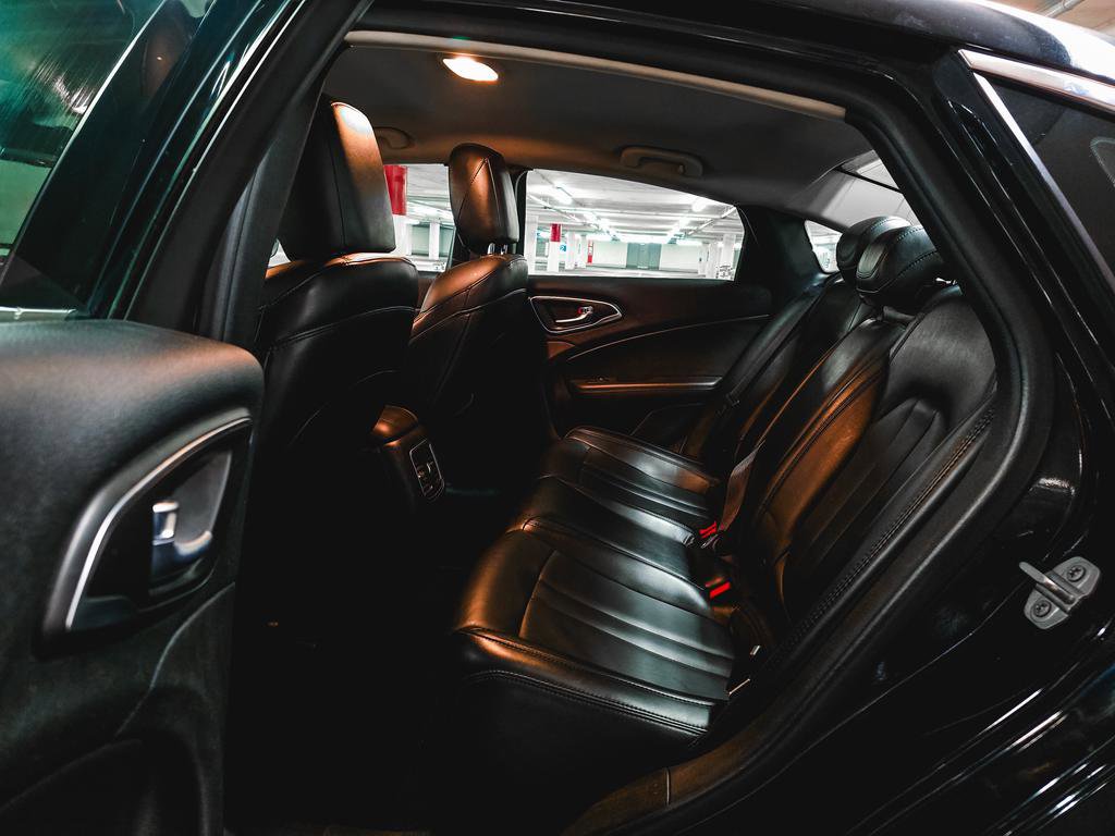 Used 2017 Chrysler 200 Limited Platinum w/ Comfort & Convenience Group image 19