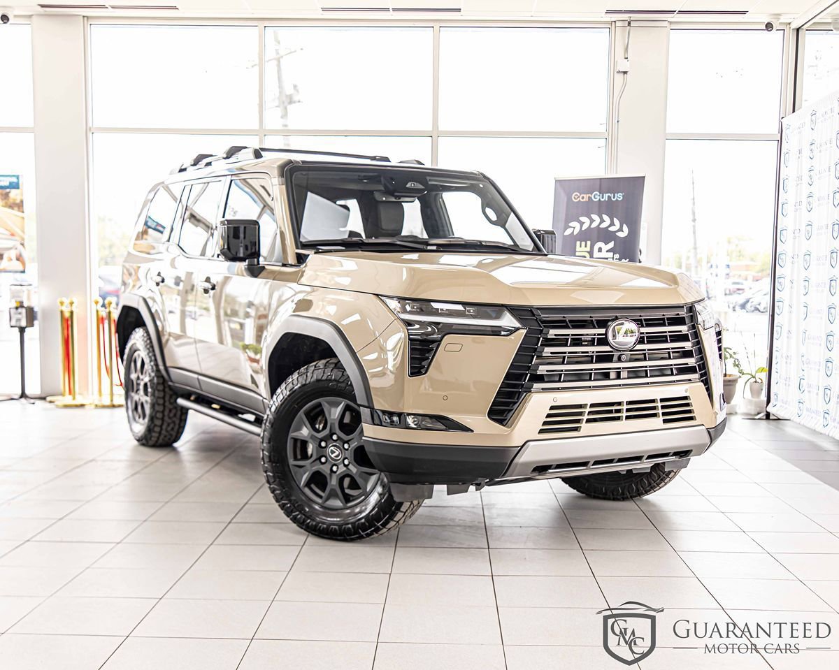 Used 2024 Lexus GX 550 AWD/4WD image 3