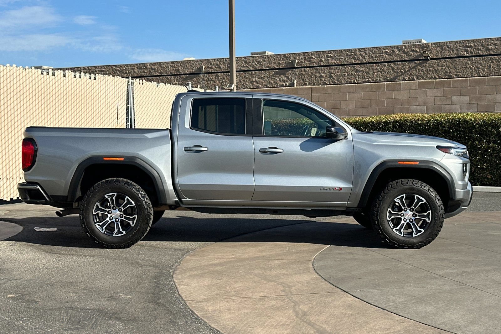 Certified 2023 GMC Canyon AT4 w/ AT4 Premium Package AWD/4WD image 3
