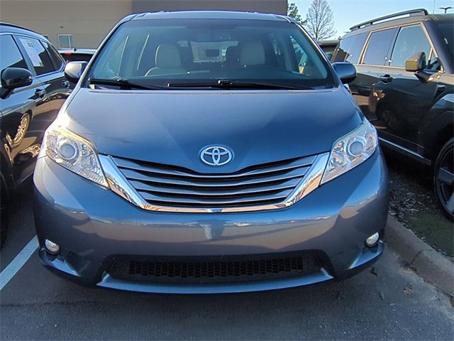Used 2017 Toyota Sienna L image 6