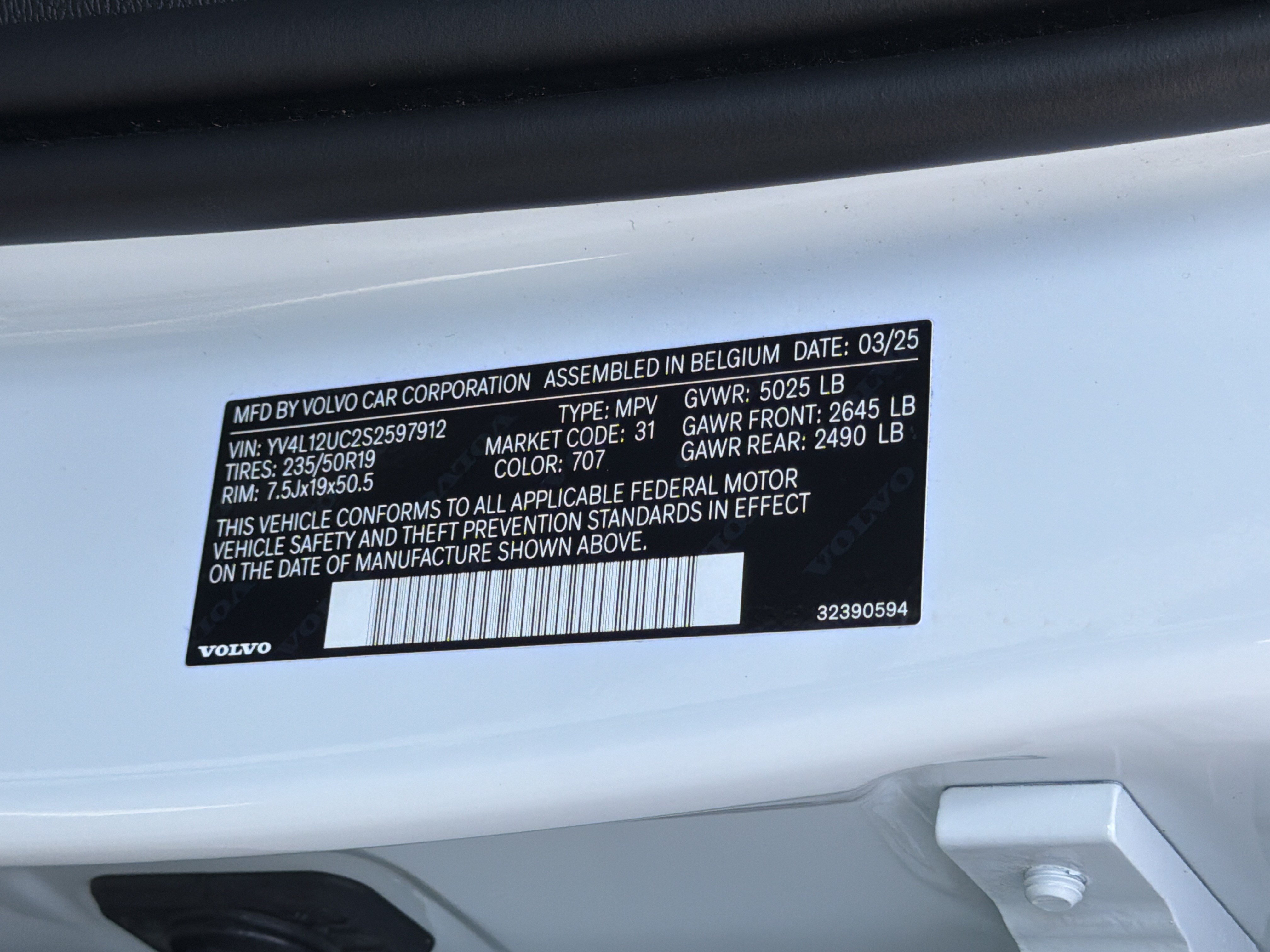Certified 2025 Volvo XC40 B5 Plus AWD/4WD image 37