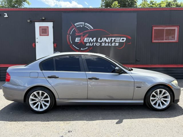 Used 2009 BMW 328i xDrive Sedan AWD/4WD image 5