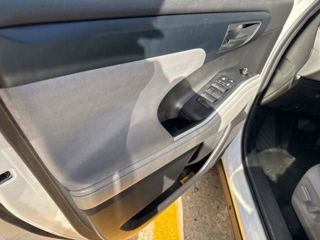 Used 2022 Toyota Highlander LE image 13