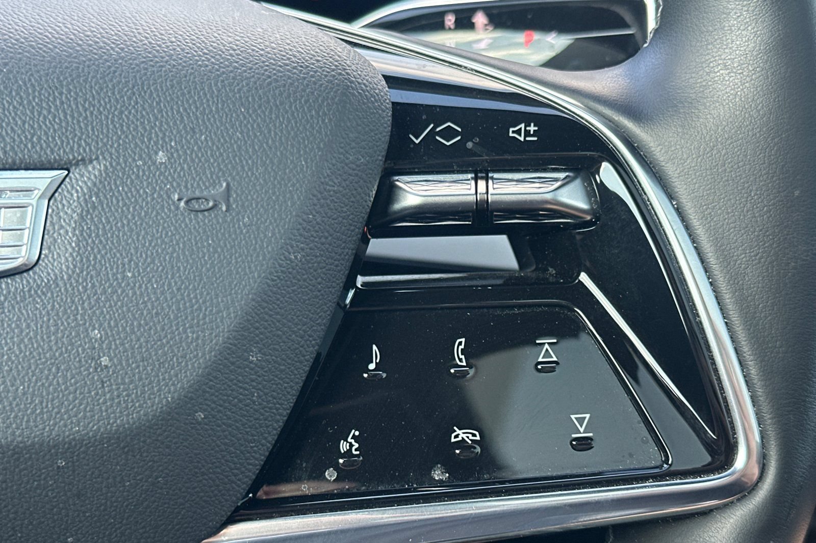 Certified 2025 Cadillac Optiq Sport 2 AWD/4WD image 36
