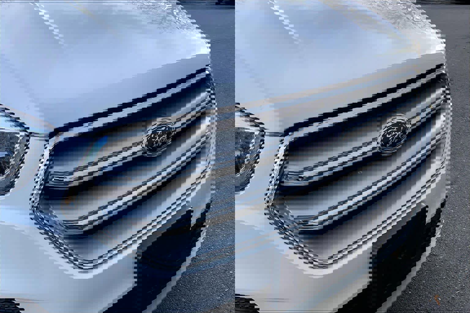 Used 2019 Ford Escape Titanium image 32