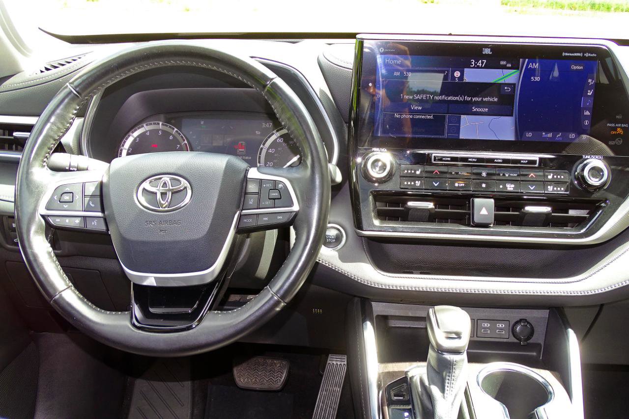 Used 2022 Toyota Highlander Platinum AWD/4WD image 25