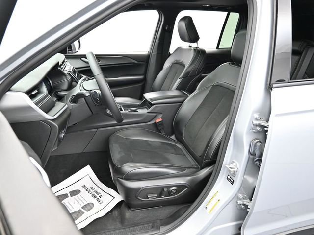 Used 2024 Jeep Grand Cherokee Altitude image 10