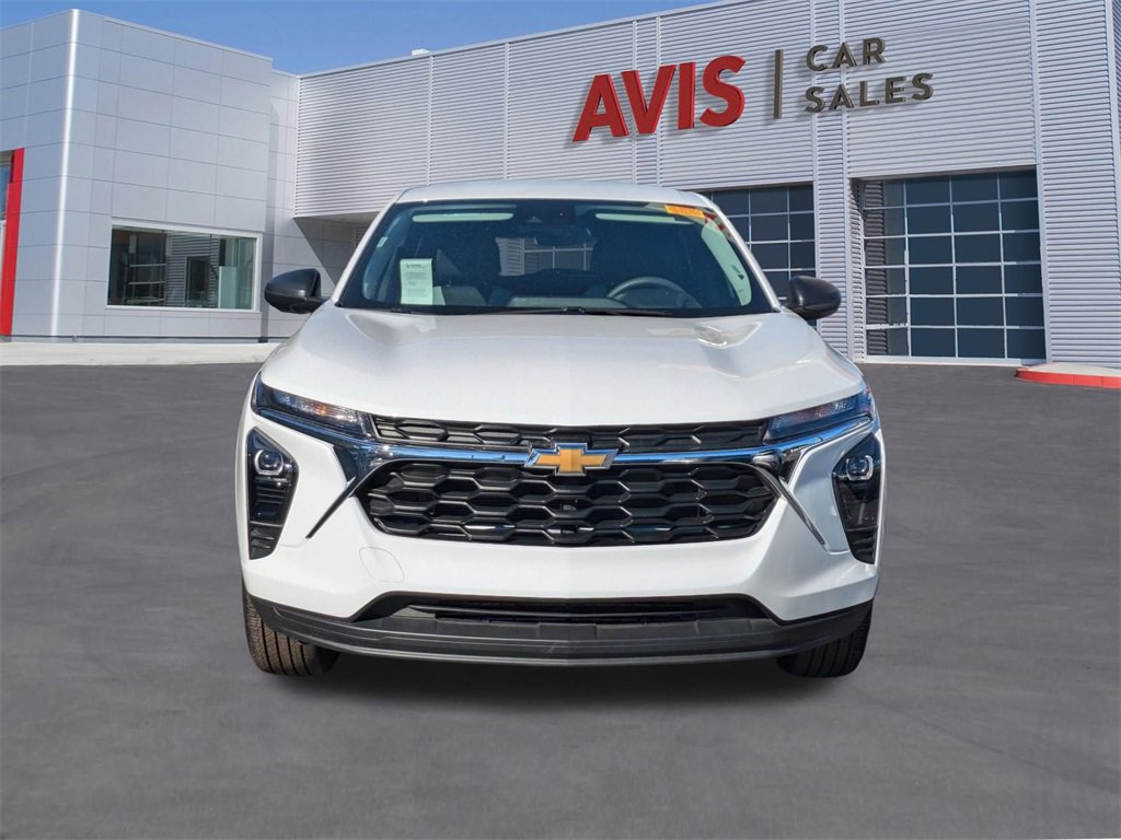 Used 2025 Chevrolet Trax LS image 2