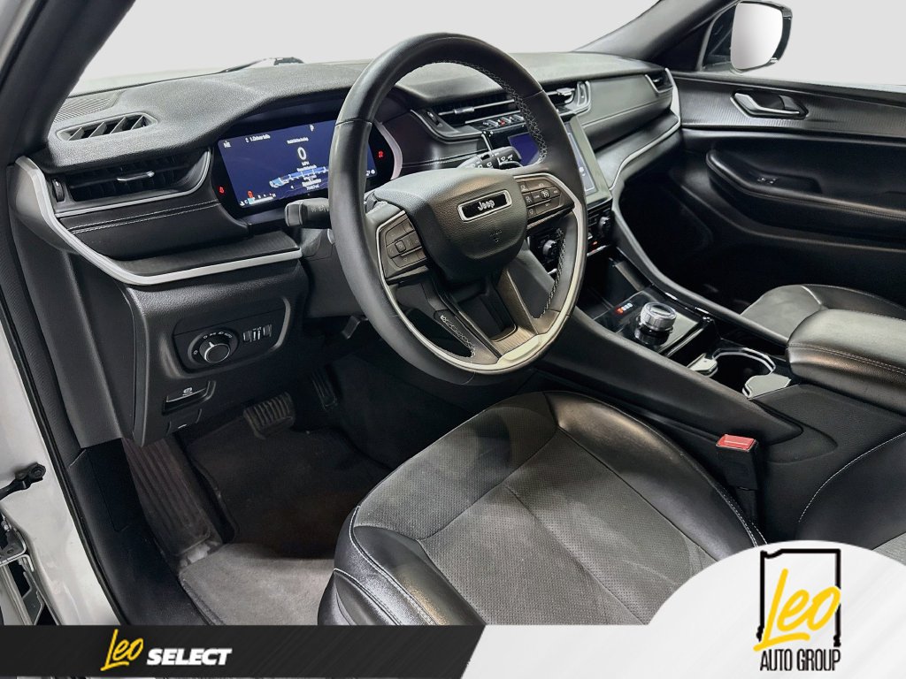 Used 2023 Jeep Grand Cherokee L Laredo AWD/4WD image 12
