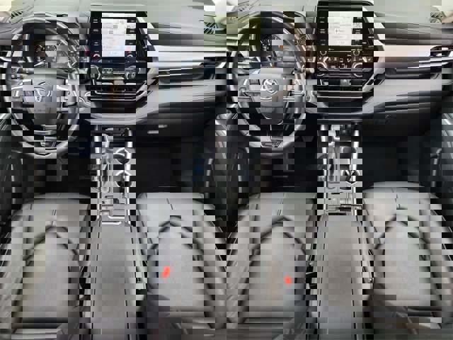 Used 2020 Toyota Highlander XLE image 21