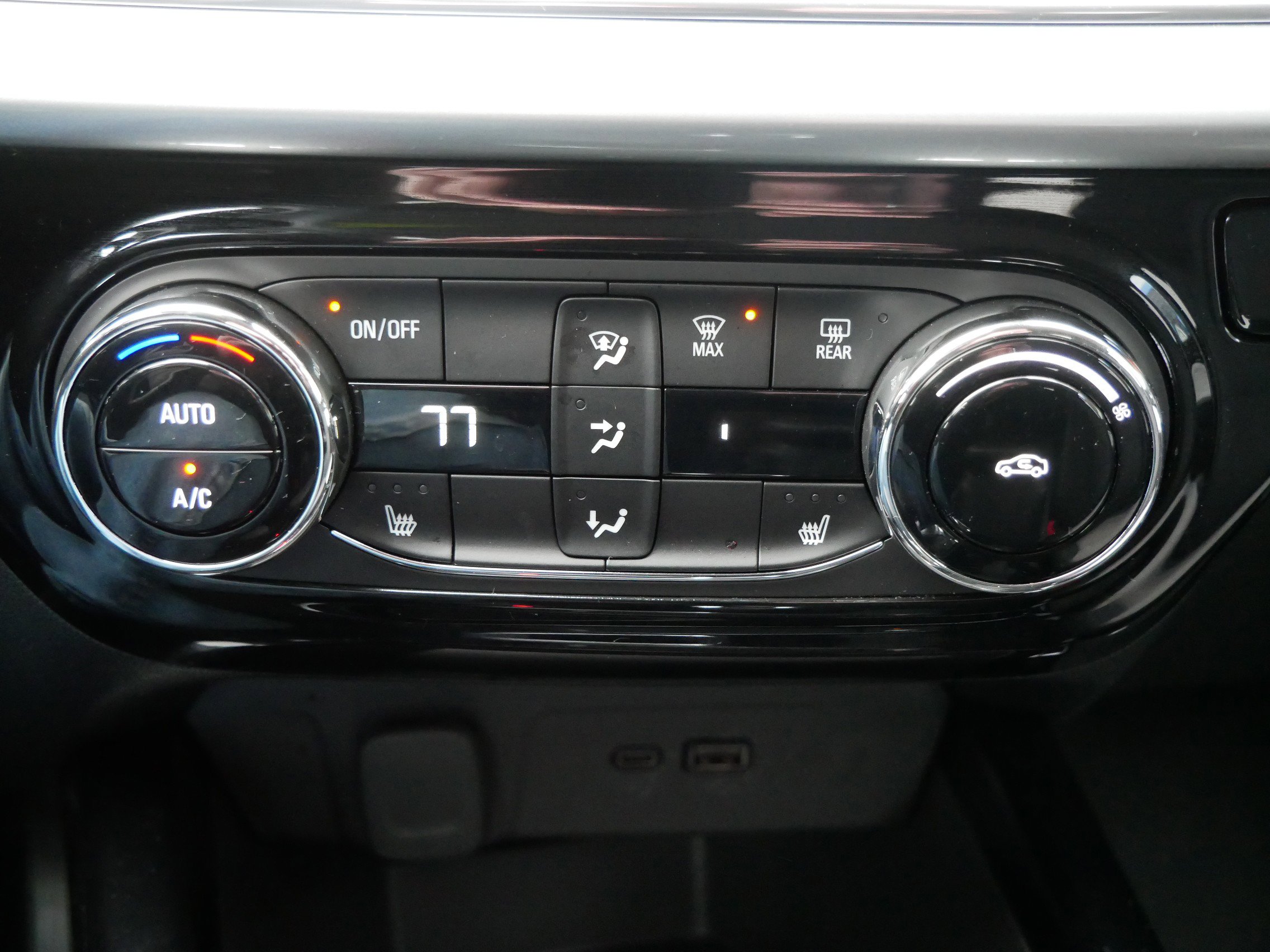 Certified 2025 Chevrolet Trax LT w/ LT Convenience Package image 15