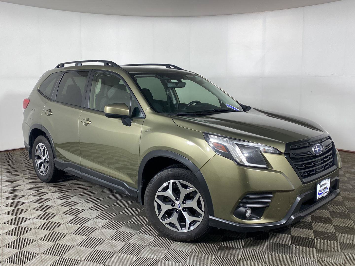 Used 2024 Subaru Forester Premium AWD/4WD image 1