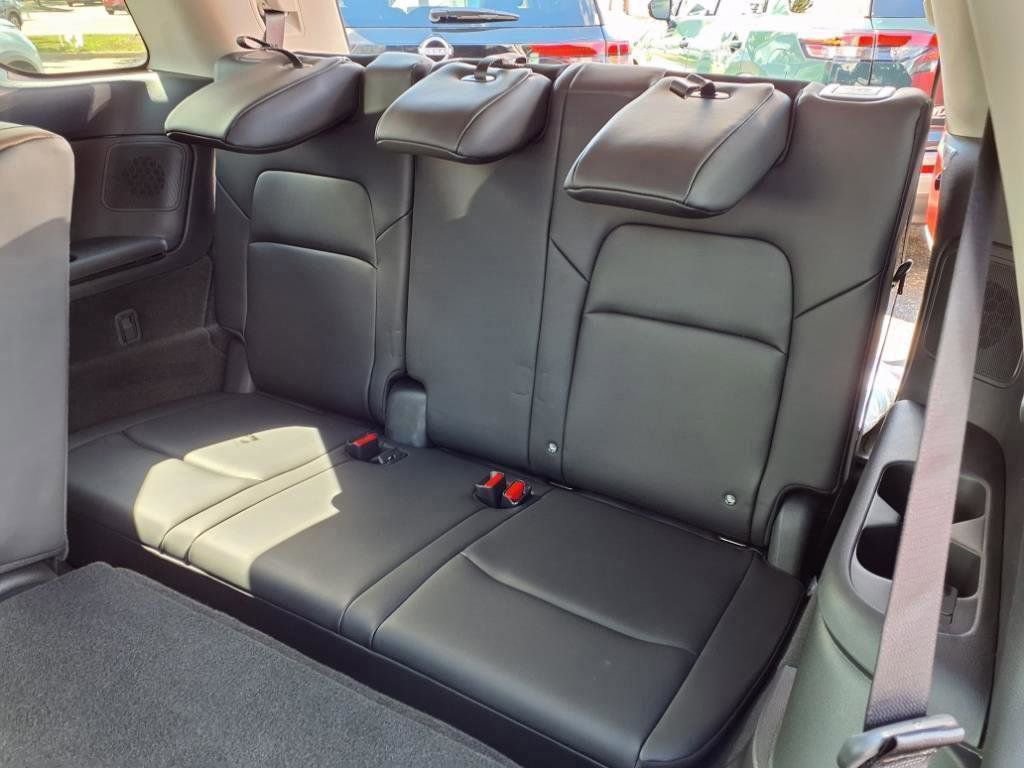 New 2025 Nissan Pathfinder Platinum w/ Black Appearance Package image 39