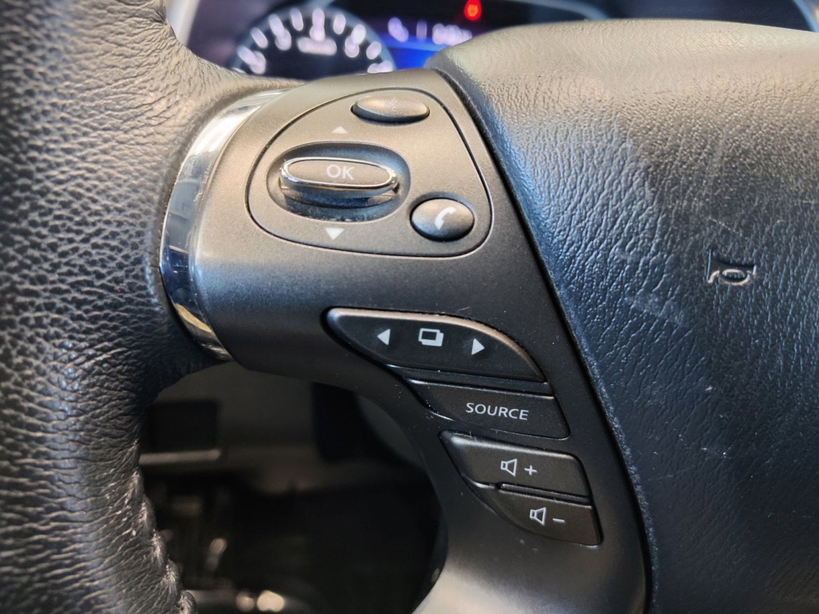 Used 2023 Nissan Murano SV image 18