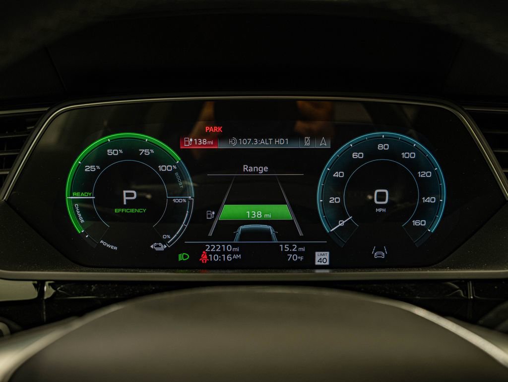 Used 2022 Audi e-tron Premium Plus w/ Premium Plus Package image 25