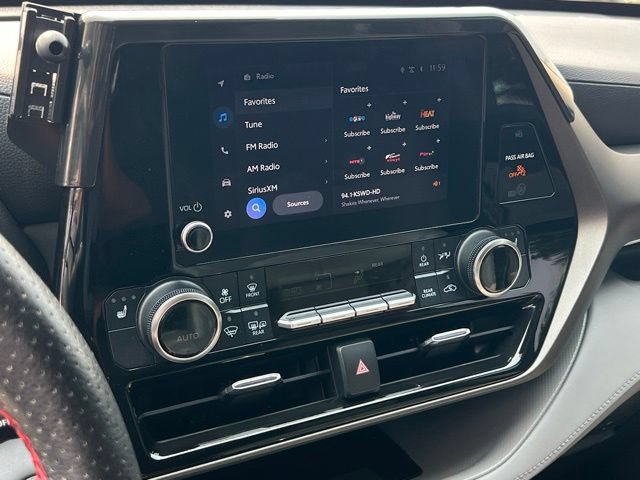 Used 2023 Toyota Highlander XLE AWD/4WD image 21
