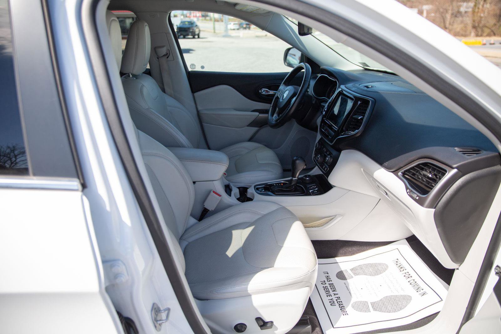 Used 2019 Jeep Cherokee Limited image 24