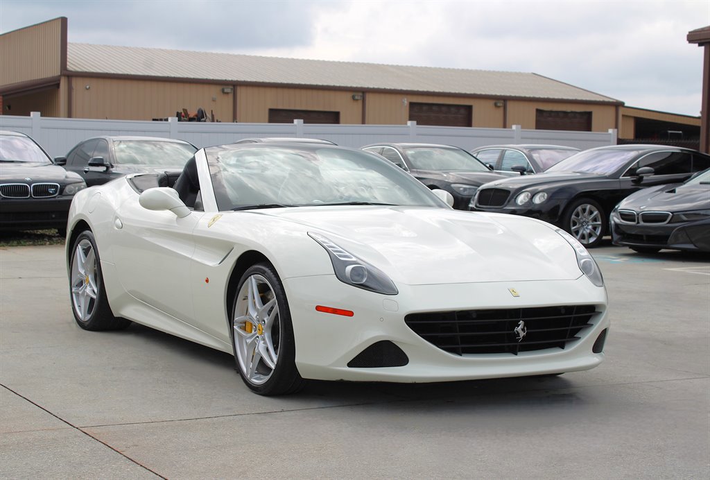 Used 2015 Ferrari California T RWD image 16