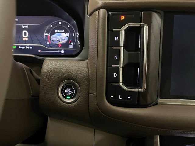Used 2024 GMC Yukon XL Denali w/ Advanced Technology Package AWD/4WD image 32
