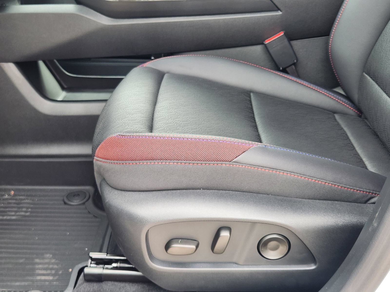New 2026 Chevrolet Equinox RS w/ Convenience Package III FWD image 21
