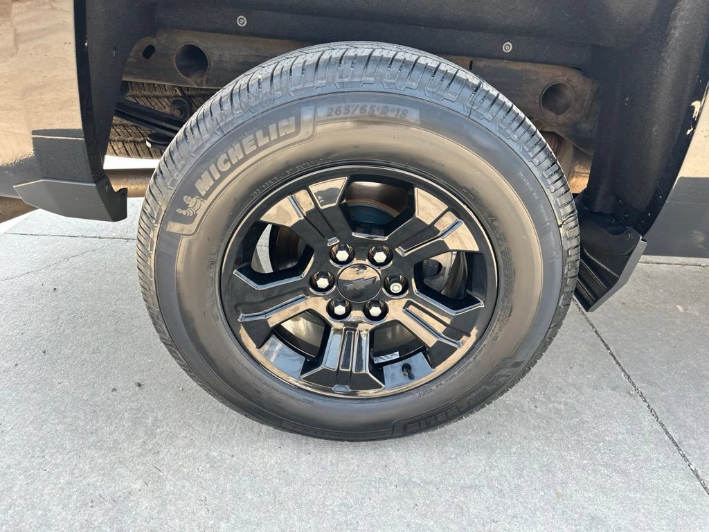 Certified 2017 Chevrolet Silverado 1500 LT w/ Midnight Edition AWD/4WD image 33
