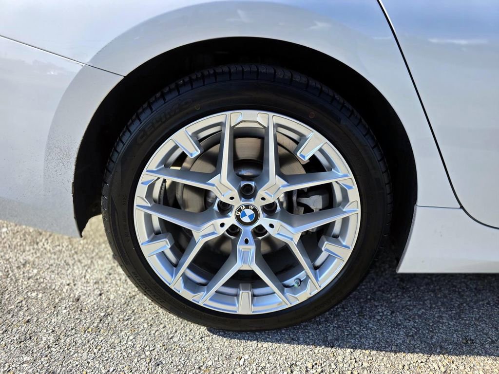 Used 2025 BMW 330i Sedan image 11