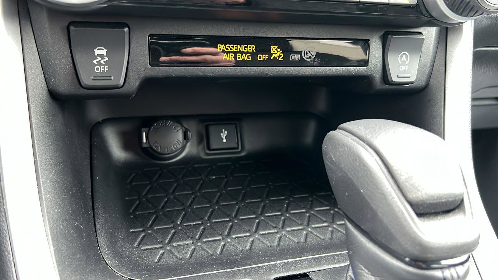 Used 2021 Toyota RAV4 XLE image 24