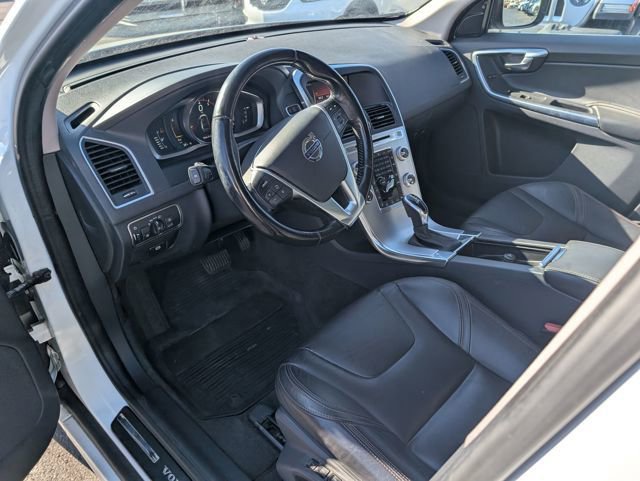 Used 2017 Volvo XC60 T6 Dynamic w/ Climate Package image 13