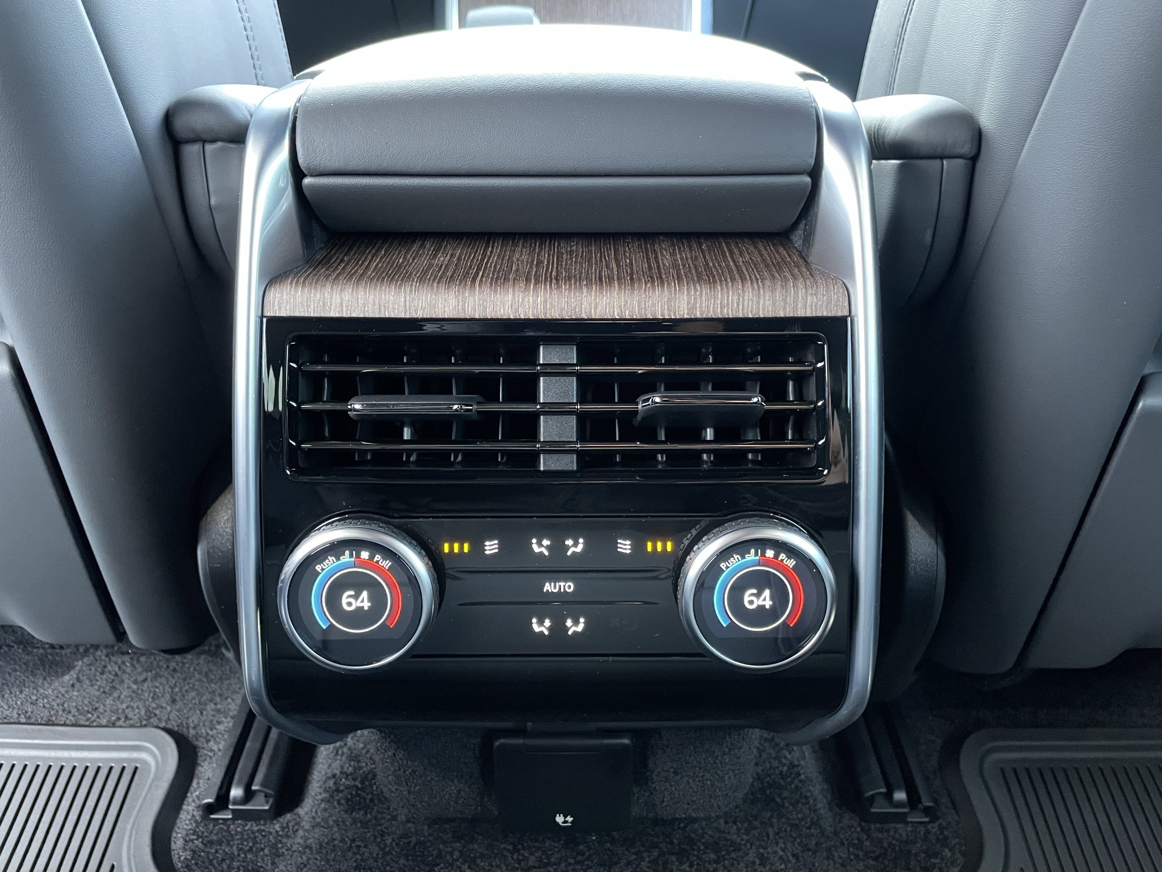 New 2025 Land Rover Range Rover SE image 26