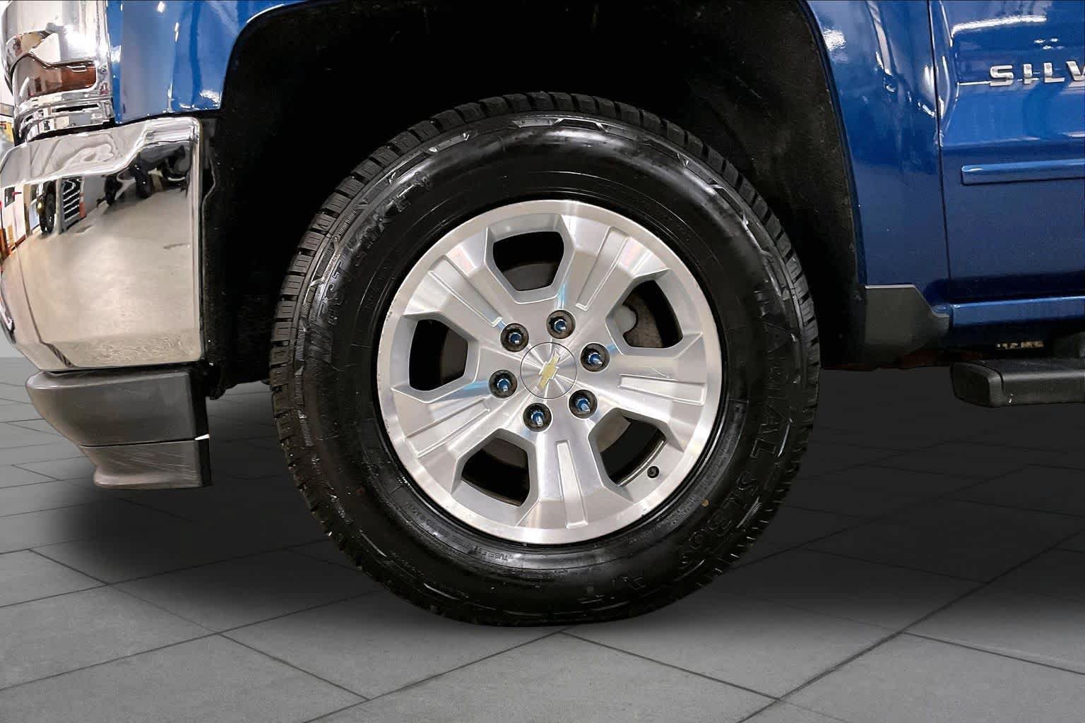 Used 2017 Chevrolet Silverado 1500 LT w/ All Star Edition AWD/4WD image 11
