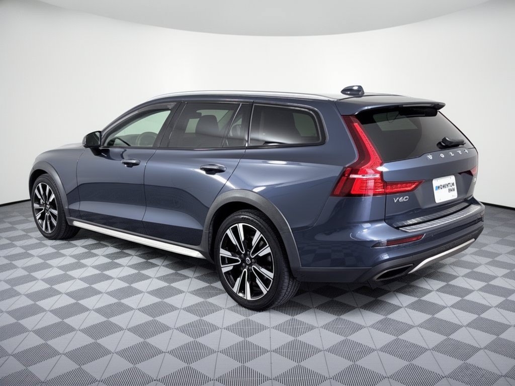 Used 2020 Volvo V60 T5 Cross Country AWD/4WD image 3