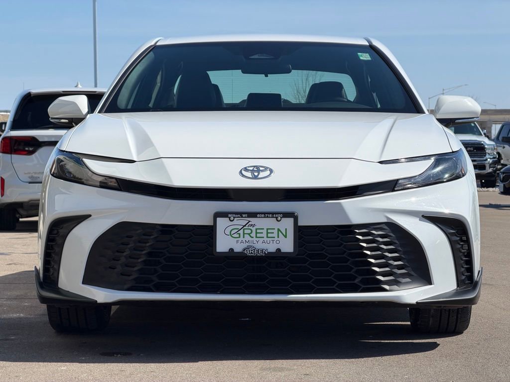 Used 2025 Toyota Camry SE image 6