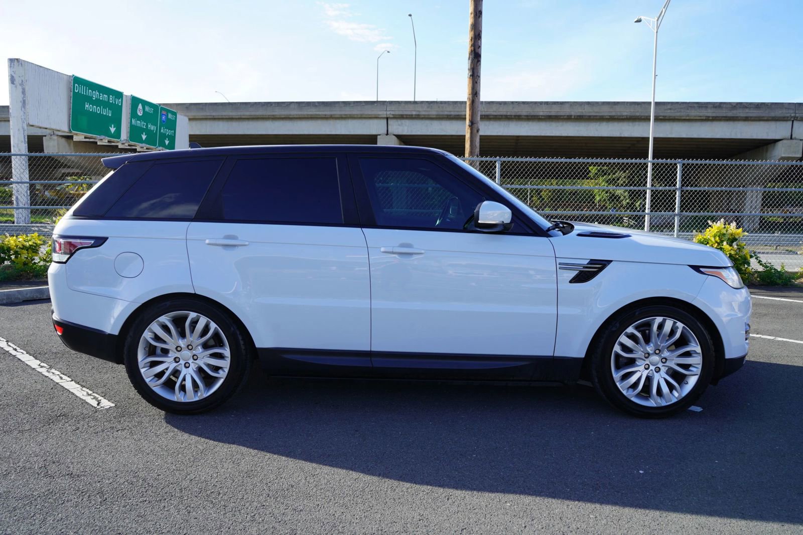Used 2016 Land Rover Range Rover Sport SE image 22