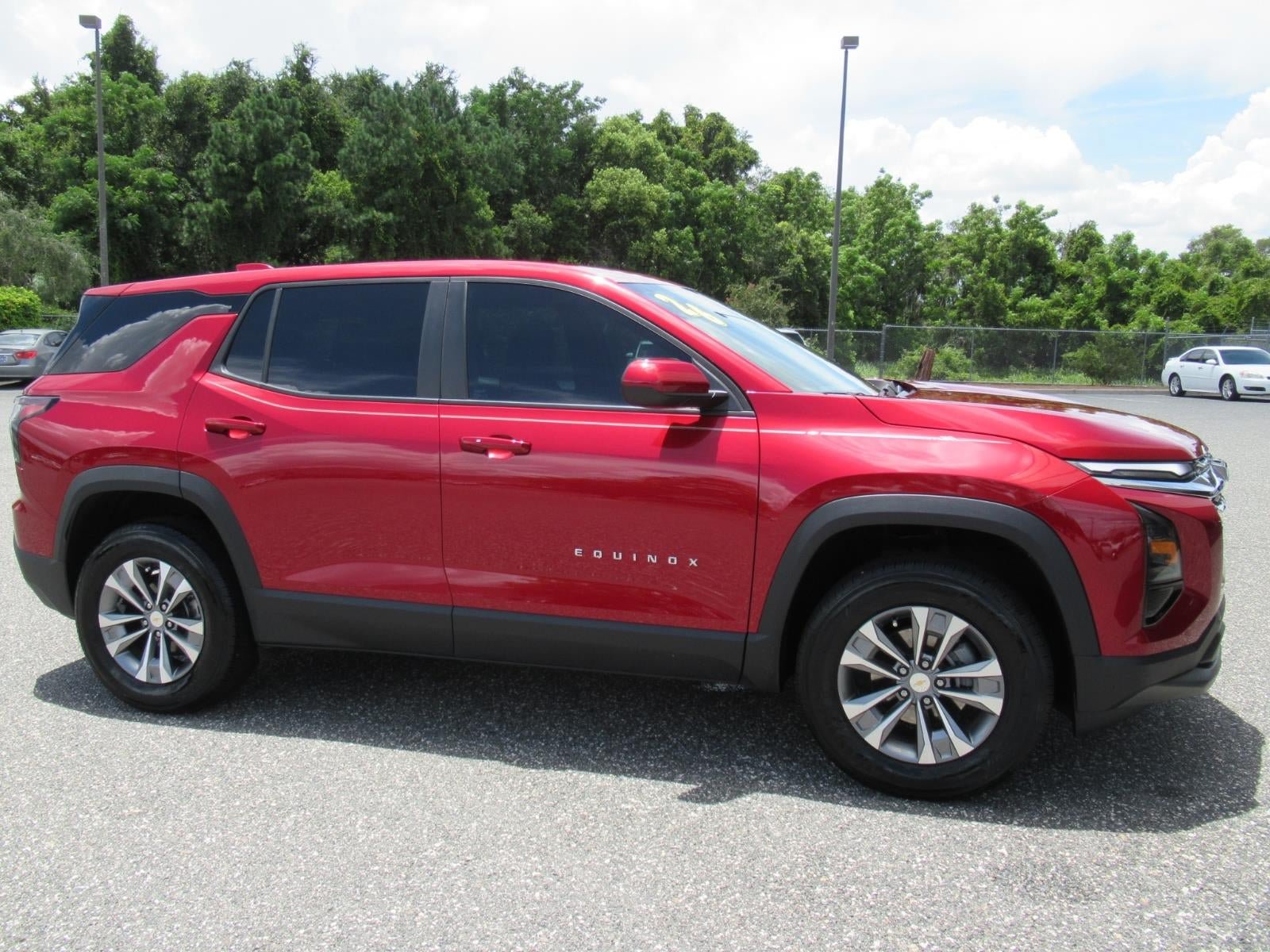 Used 2026 Chevrolet Equinox LT FWD image 2