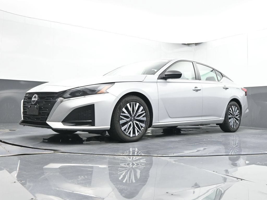 Used 2024 Nissan Altima 2.5 SV FWD image 36