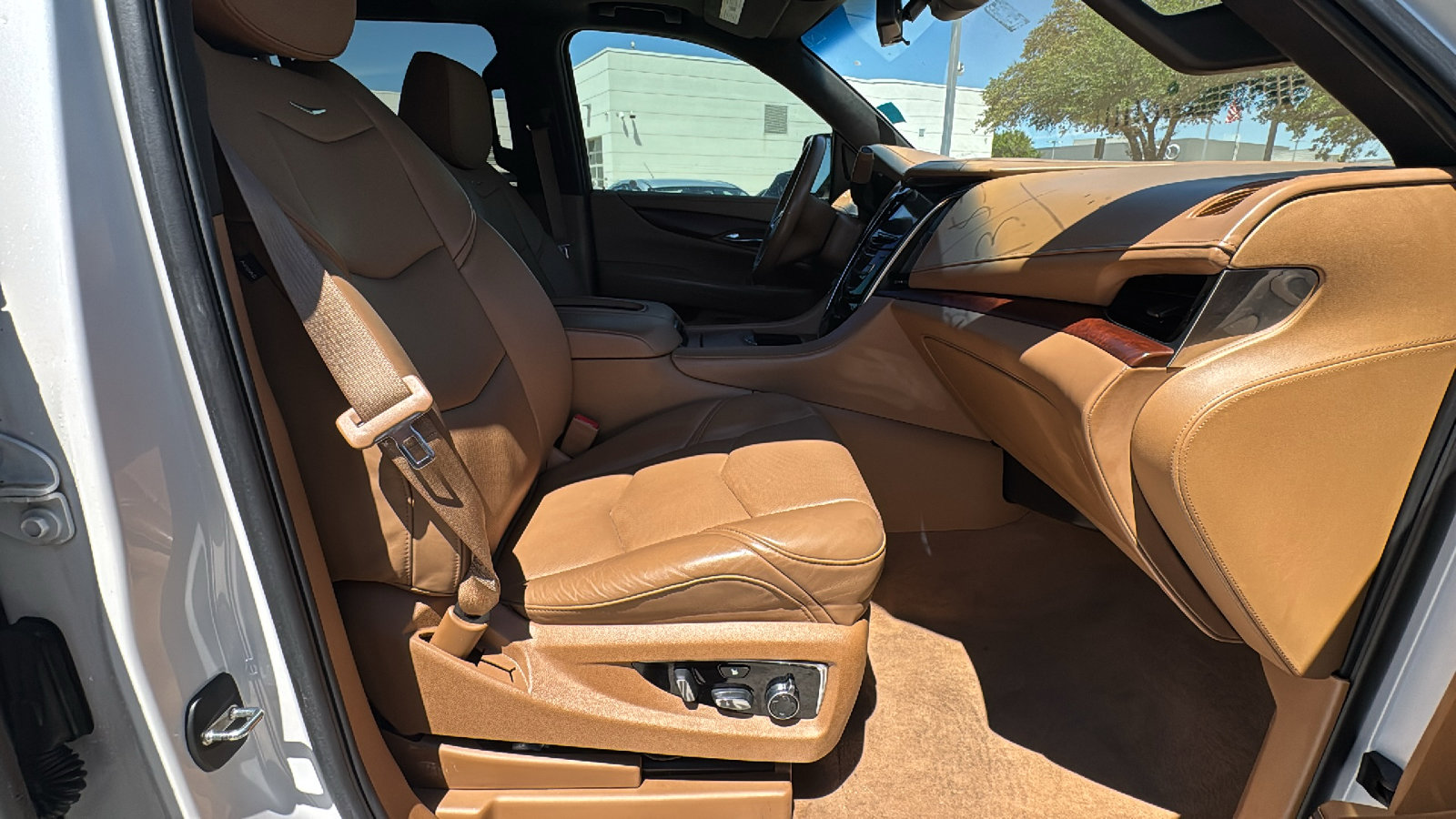 Used 2017 Cadillac Escalade Platinum image 28