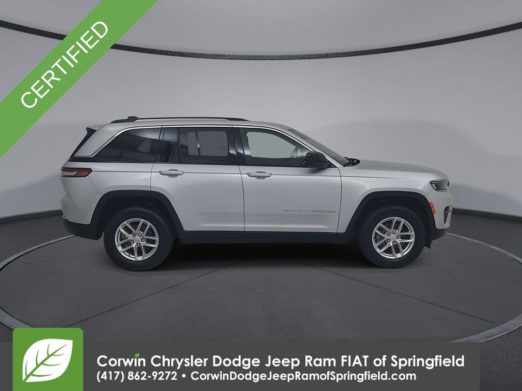 Used 2023 Jeep Grand Cherokee Laredo AWD/4WD image 17