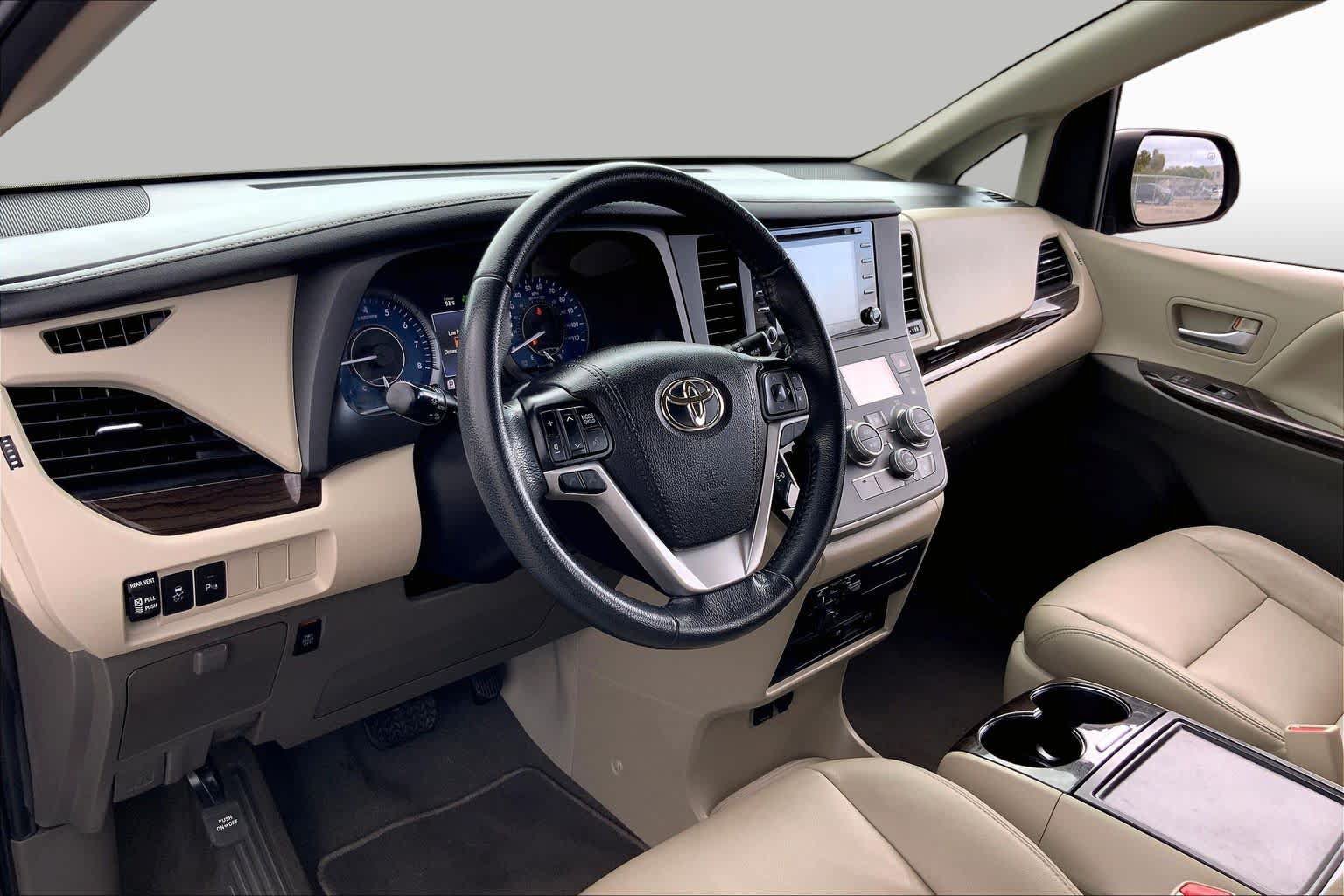 Used 2020 Toyota Sienna XLE Premium FWD image 17