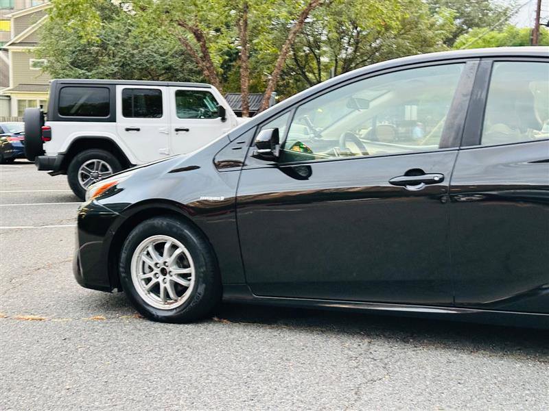 Used 2018 Toyota Prius Two image 15