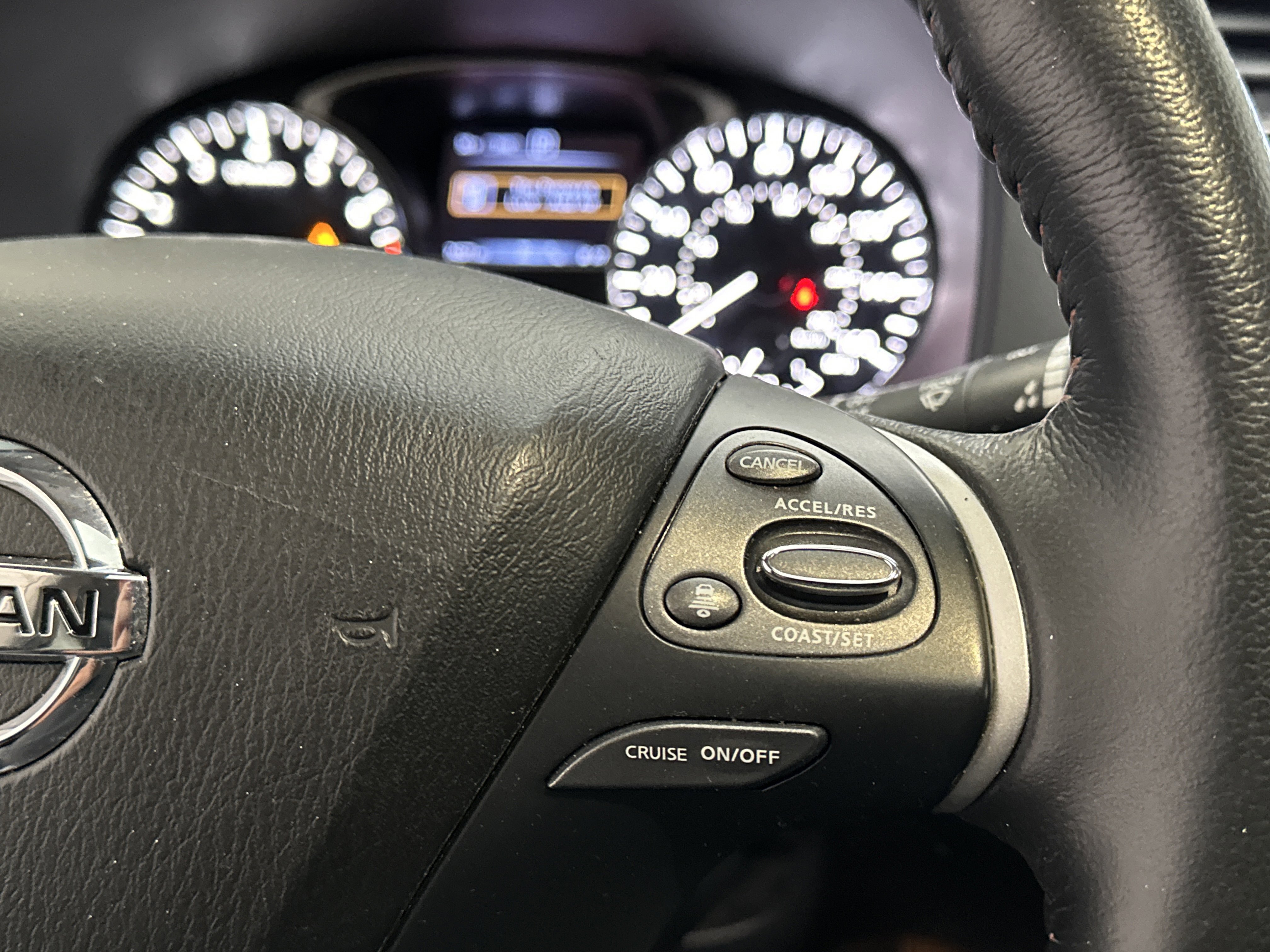 Used 2020 Nissan Pathfinder SL image 32