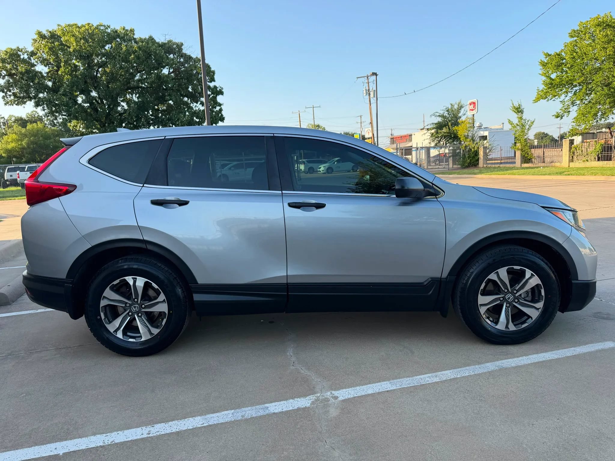 Used 2018 Honda CR-V LX image 3
