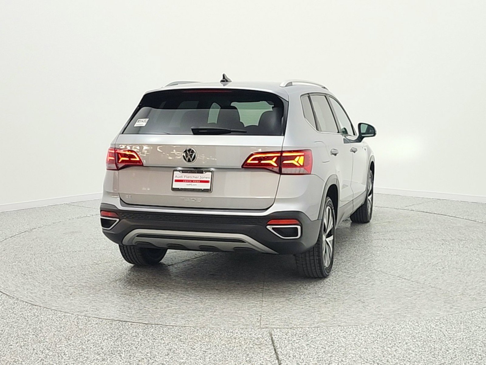 Used 2024 Volkswagen Taos SE FWD image 6