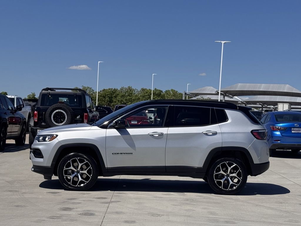 Used 2025 Jeep Compass Limited image 3