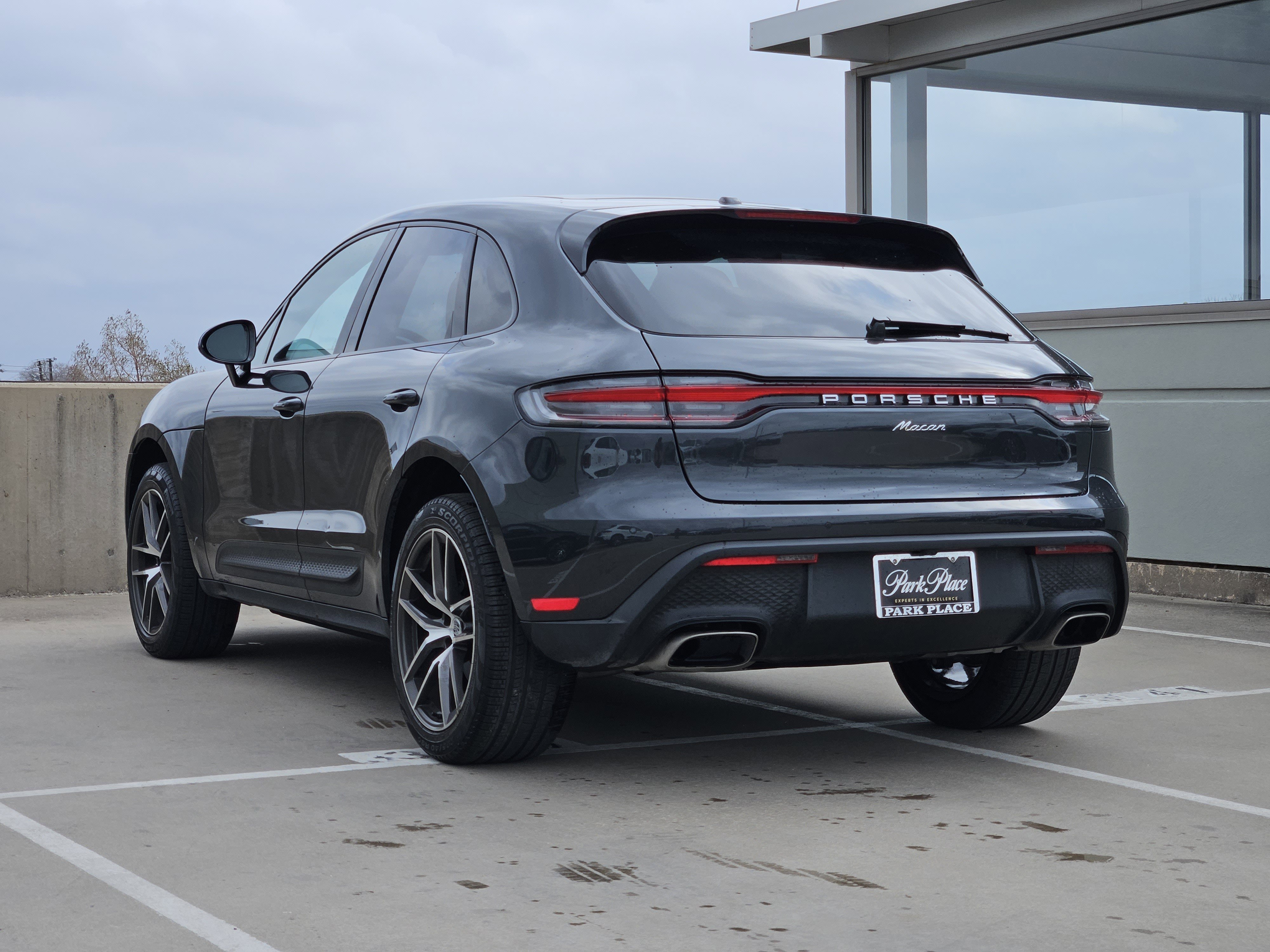 Certified 2025 Porsche Macan image 3