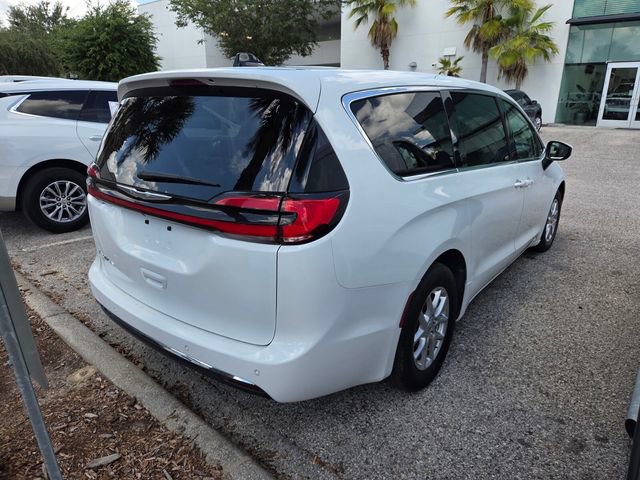 Certified 2023 Chrysler Pacifica Touring-L FWD image 7