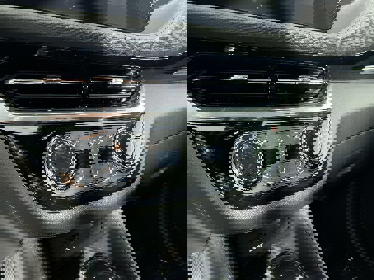 Used 2024 Buick Envista Sport Touring w/ Convenience I Package image 24