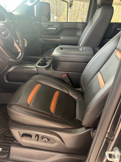 Used 2020 GMC Sierra 2500 AT4 w/ AT4 Premium Package AWD/4WD image 4