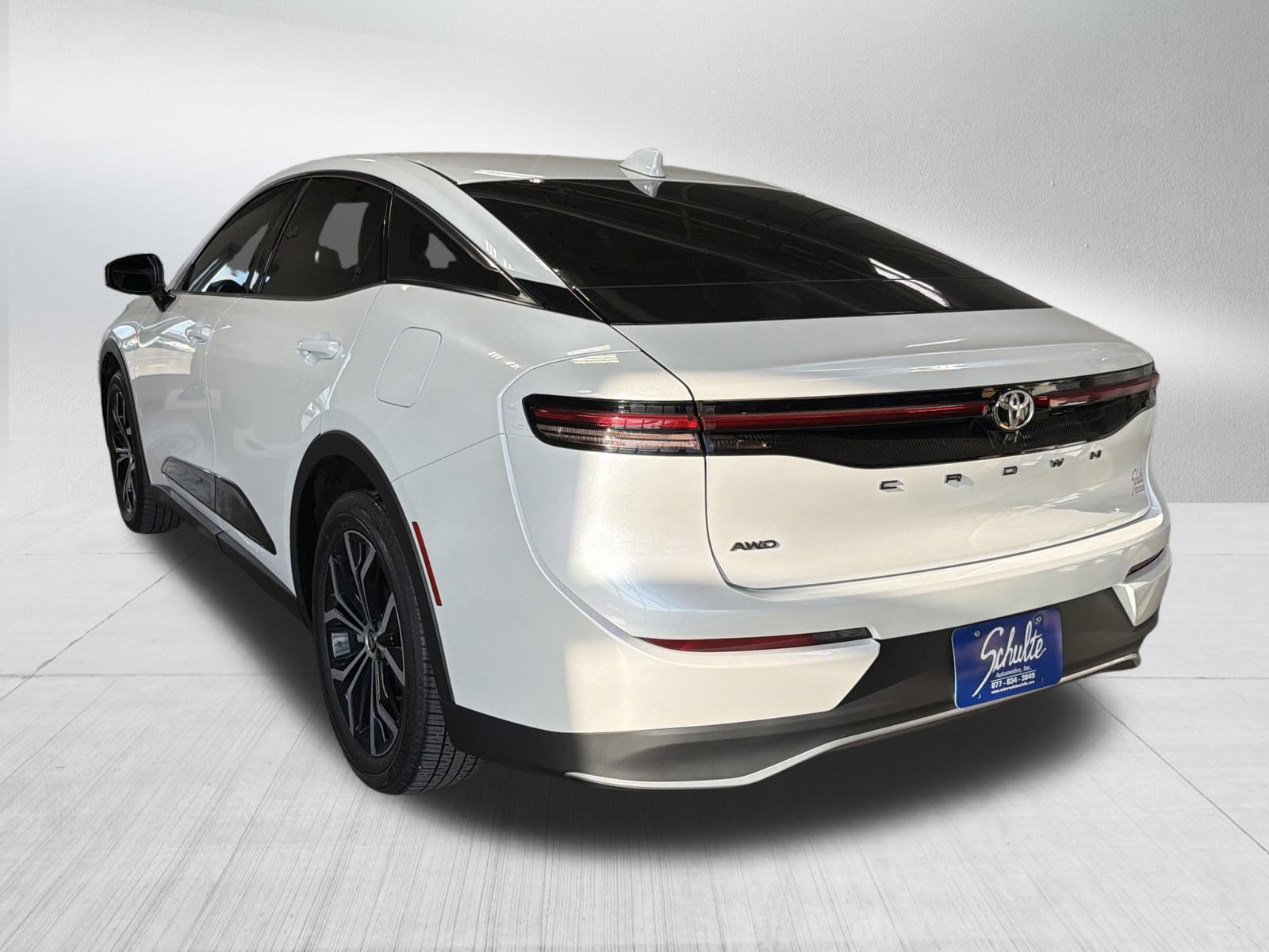 Used 2023 Toyota Crown XLE image 5