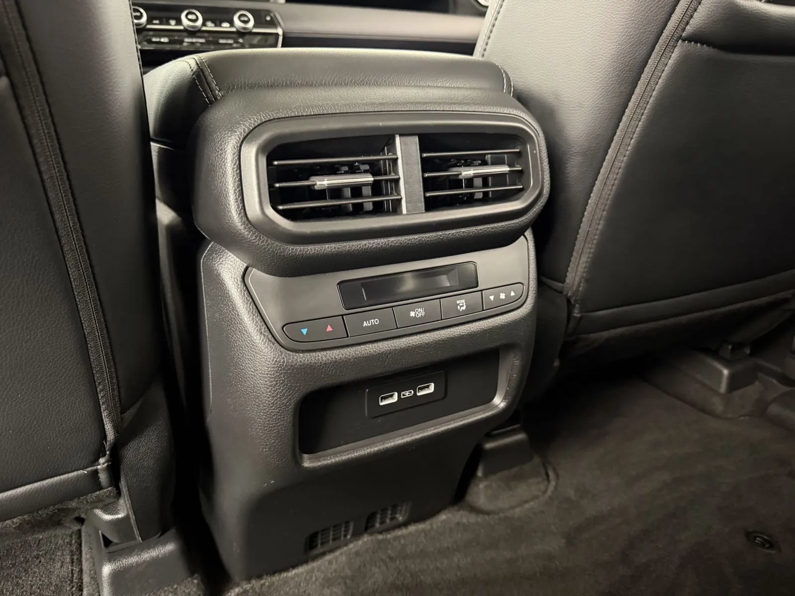 Used 2023 Honda Pilot Touring image 32